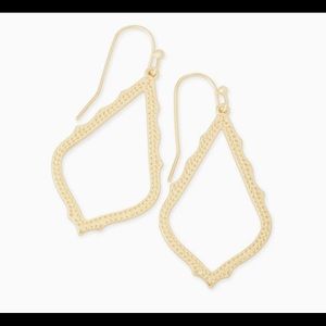 Kendra Scott Sophia Drop Earrings in Gold.